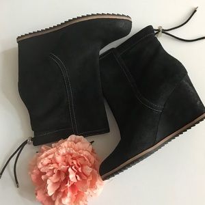 NEVER WORN Leather Wedge Ankle Boots Leather/Suede